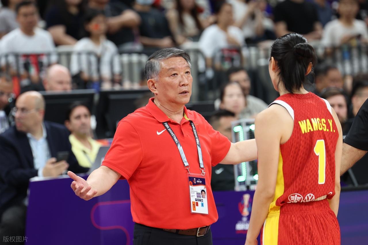 Kaiyun Sports-开云体育-郑薇淘汰的人,被宫鲁鸣重用当队长,半场0分,球迷:又菜又装!